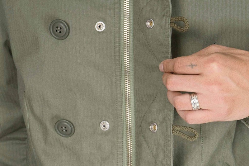 現代的なエッセンスを注入した COMME des GARÇONS HOMME のヘリンボーンフライトジャケット 無骨ながらもコーデュロイの切り替えしやショールカラーで遊びを加える