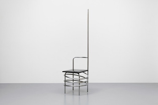 COMME des GARÇONS の川久保玲がデザインした家具をパリにて展示