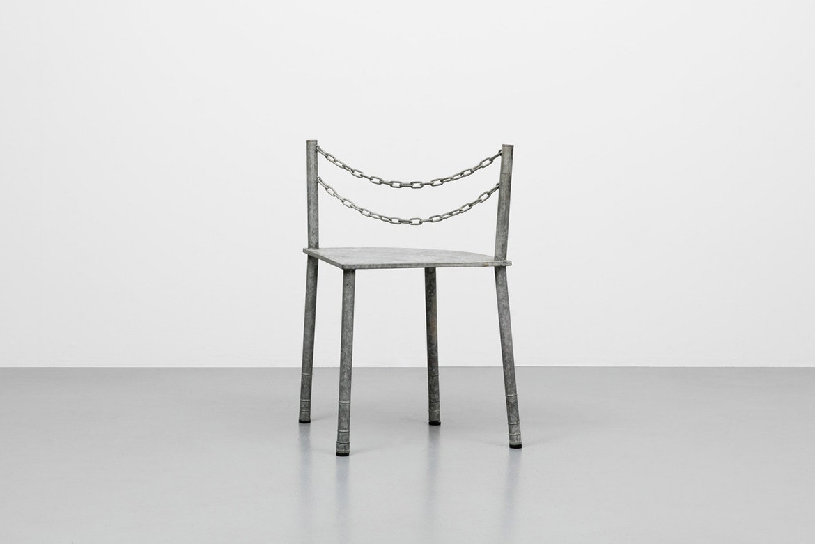 COMME des GARÇONS の川久保玲がデザインした家具をパリにて展示 コムデギャルソン コム・デ・ギャルソン rei kawakubo ギャルソン 椅子  家具 design furniture