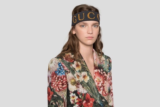 Gucci から発売された約3万円のロゴ入りヘッドバンドをチェック