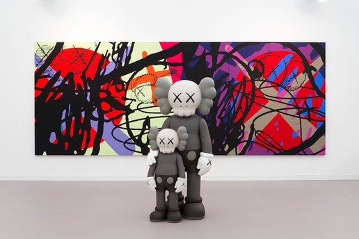 “Frieze Art Fair” に出展している KAWS の単独ブースの様子を独占公開