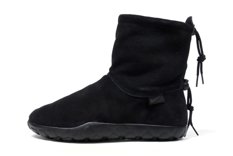 実用性に富んだ Nike Air Chukka Moc Ultra からオールブラックの限定モデルが登場 1995年に登場したMocファミリーの一足に〈Nike〉が現代的なテクノロジーを落とし込む