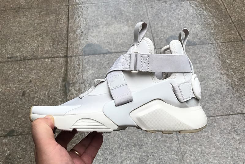 Nike Air Huarache & Air Raid のデザインをミックスさせた新作スニーカーが誕生？