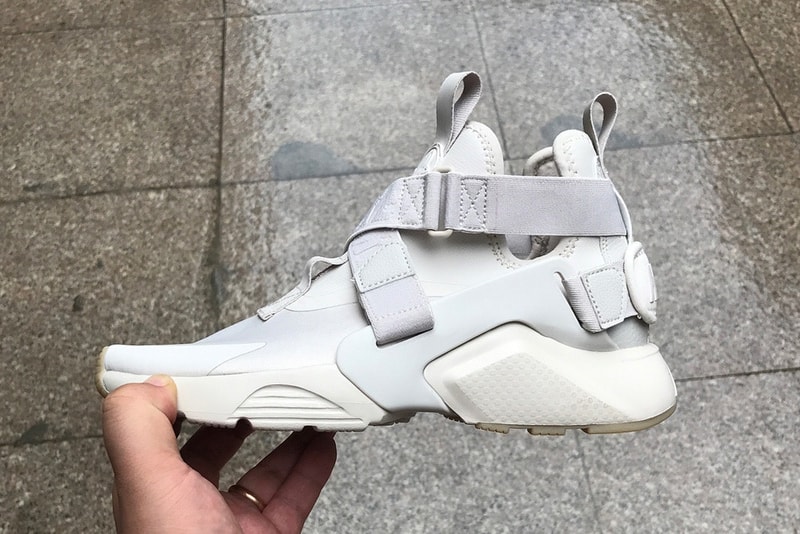 Nike Air Huarache & Air Raid のデザインをミックスさせた新作スニーカーが誕生？