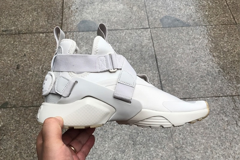 Nike Air Huarache & Air Raid のデザインをミックスさせた新作スニーカーが誕生？