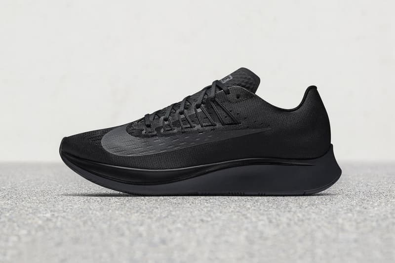 オールブラック カラーを身に纏った新作 Nike Zoom Fly が誕生  ズームフライ ナイキ triple black トリプル ブラック
