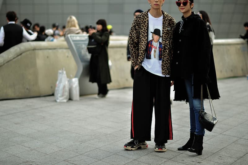 Streetsnaps：ソウルファッションウィーク2018年春夏PART.2  先日閉幕を遂げたソウルファッションウィークに来場したHYPEなストリートヘッズをパパラッチ シュプリーム バレンシアガ オフホワイト ヴェトモン ナイキ アディダス