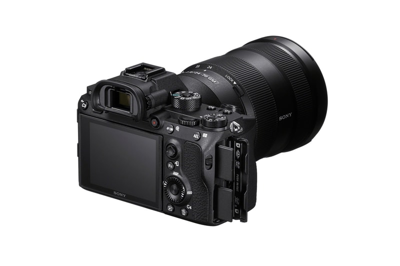 Sony が圧巻の高解像と低ノイズ性能を両立に成功した α7R III を発表 有効画素は約4240万画素に達し、オートフォーカス性能も大幅に向上したプロも納得のフルサイズミラーレス一眼 ソニー