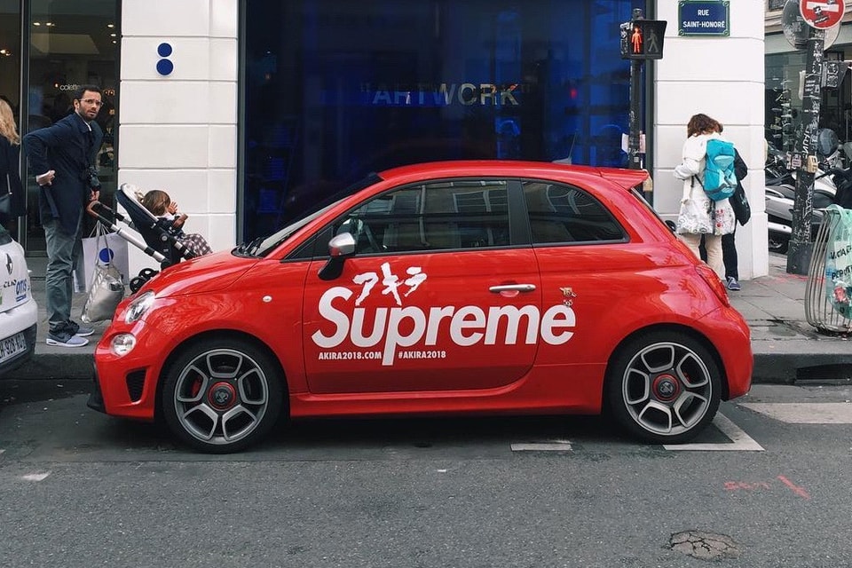 パリにシュプリームx Akira 仕様の謎の自動車が突如出現 Hypebeast Jp