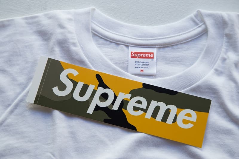 Supreme のブルックリン店舗オープンを記念したボックスロゴTシャツが公開 ボックスロゴはイエロー/ブラックのカモフラ柄でデザイン シュプリーム