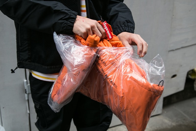 Supreme x Nike の今季第二弾が発売されたロンドンローンチをスナップ形式でレポート シュプリーム ナイキ エア フマラ トラックスーツ コラボ 今週はコラボものよりオリジナルとして登場する“あのアイテム”に人気が集中？