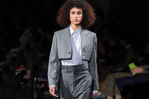 ブランド創設20周年を迎え冒険心を追求した TOGA の2018年春夏コレクション