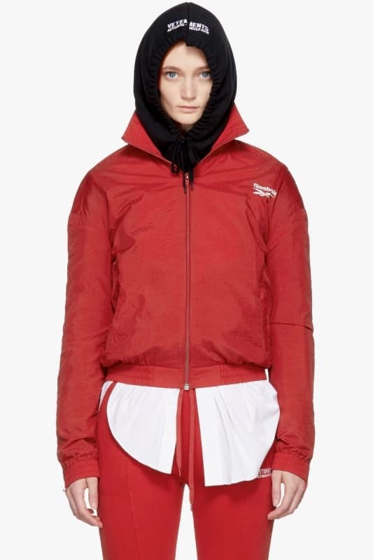 Vetements より2017年秋冬コレクションの3rdデリバリーがローンチ 注目度の高い〈Reebok〉や〈EASTPAK〉とのコラボピースもドロップ ダウンジャケット フーディ ナイロンジャケット ブーツ デニムパンツ バックパック ヴェトモン