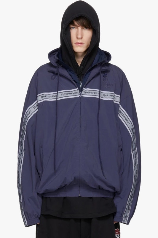 Vetements より2017年秋冬コレクションの3rdデリバリーがローンチ 注目度の高い〈Reebok〉や〈EASTPAK〉とのコラボピースもドロップ ダウンジャケット フーディ ナイロンジャケット ブーツ デニムパンツ バックパック ヴェトモン
