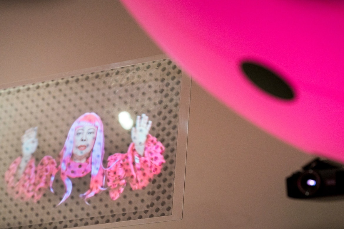 アメリカ・LAにて開催中の草間彌生によるアート展“Infinity Mirror”に潜入 各展示の閲覧時間はたったの30秒というプレミアムな展覧会内部を画像でチェック 水玉模様 かぼちゃの彫刻