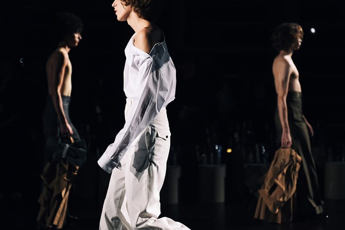 性差と洋服の既存概念を超越した TOGA 2018年春夏コレクションをバックステージから切り取る