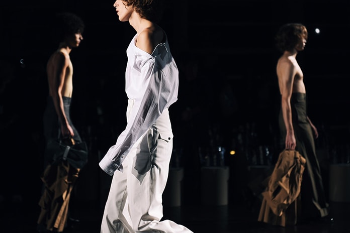 性差と洋服の既存概念を超越した TOGA 2018年春夏コレクションをバックステージから切り取る