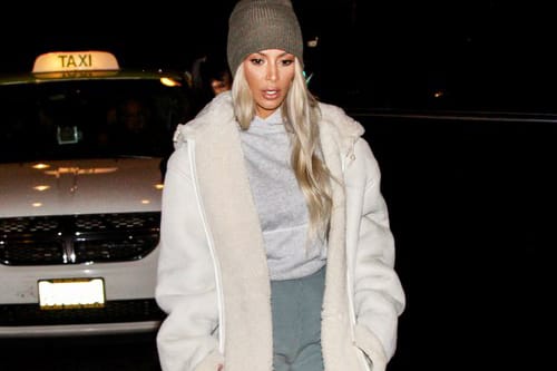 未発売の YEEZY を履いたキム・カーダシアンをキャッチ