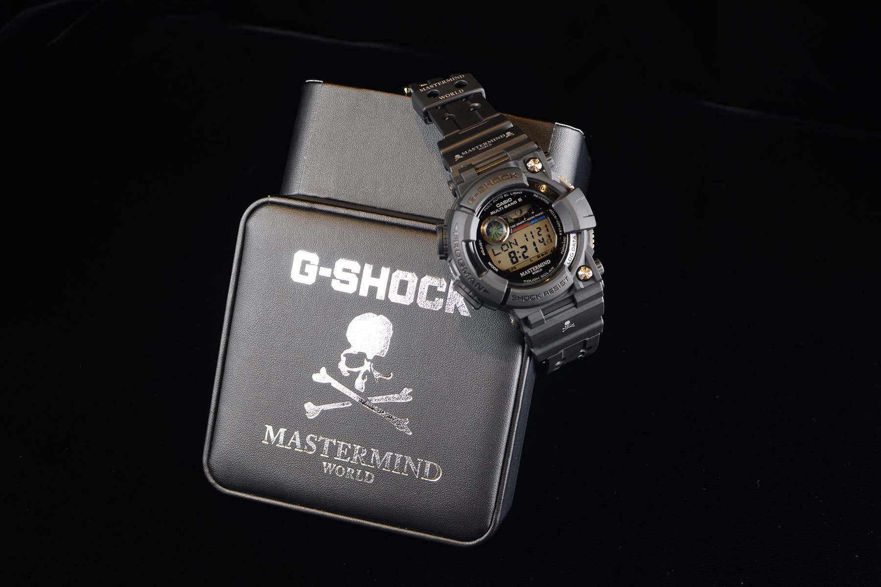 MASTERMIND WORLD x G-SHOCK が 時計界の潜水王 FROGMAN のコラボモデルを発売 〈MASTERMIND WORLD〉初の〈G-SHOCK〉を『HYPEBEAST』が世界先行公開 gshock Gショック マスターマインド ワールド 本間 時計 フロッグマン 新宿 伊勢丹