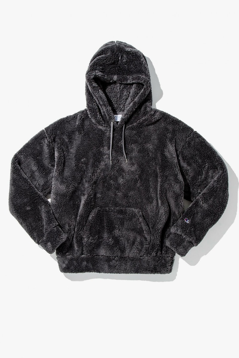 monkey time より Champion に別注をかけたフリースパーカが遂にローンチ 〈Champion〉の定番シェルパフリースを採用した病みつきになる着心地