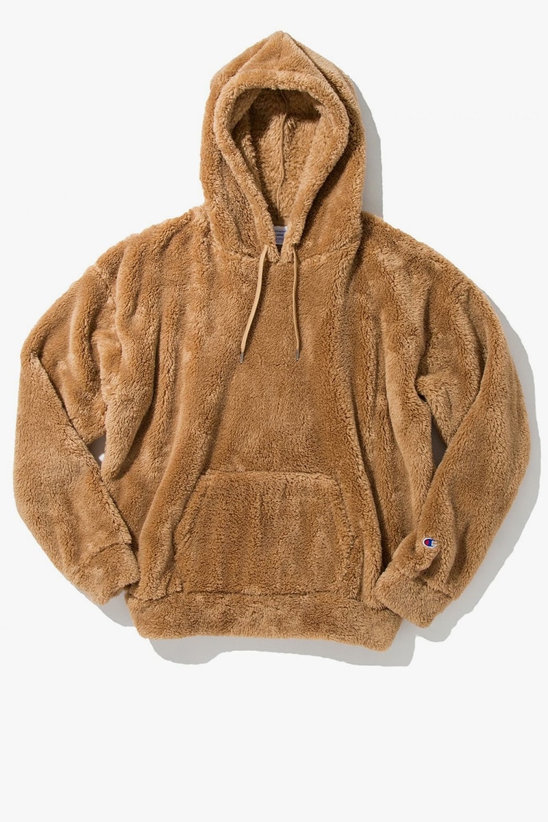monkey time より Champion に別注をかけたフリースパーカが遂にローンチ 〈Champion〉の定番シェルパフリースを採用した病みつきになる着心地