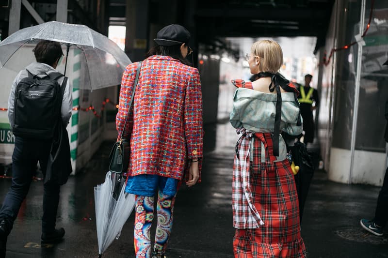 Streetsnaps：東京ファッションウィーク 2018年春夏Part.2 日本特有のミックススタイルを踏襲しつつもトレンド感を差し込んだファッションフリークを激写 ナイキ アディダス バイ ラフシモンズ イッセイミヤケ アシックス