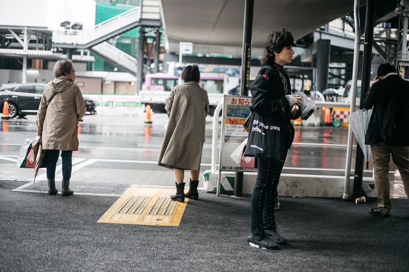 Streetsnaps：東京ファッションウィーク 2018年春夏Part.2 日本特有のミックススタイルを踏襲しつつもトレンド感を差し込んだファッションフリークを激写 ナイキ アディダス バイ ラフシモンズ イッセイミヤケ アシックス