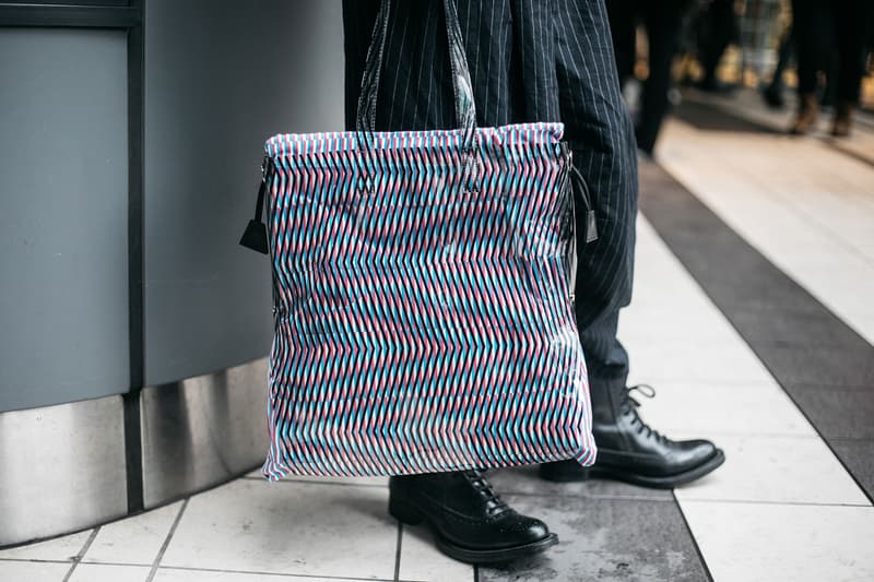 Streetsnaps:東京ファッションウィーク 2018年春夏Part.2 日本特有のミックススタイルを踏襲しつつもトレンド感を差し込んだファッションフリークを激写 ナイキ アディダス バイ ラフシモンズ イッセイミヤケ アシックス
