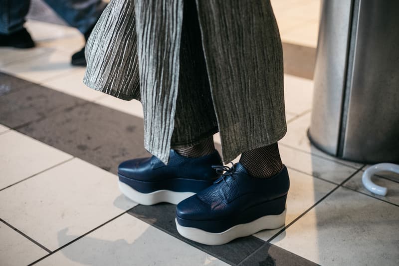 Streetsnaps:東京ファッションウィーク 2018年春夏Part.2 日本特有のミックススタイルを踏襲しつつもトレンド感を差し込んだファッションフリークを激写 ナイキ アディダス バイ ラフシモンズ イッセイミヤケ アシックス