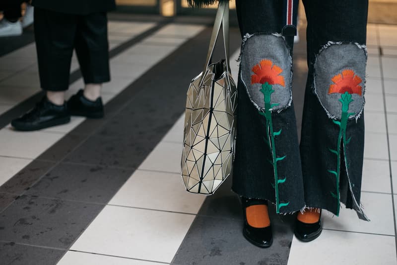 Streetsnaps:東京ファッションウィーク 2018年春夏Part.2 日本特有のミックススタイルを踏襲しつつもトレンド感を差し込んだファッションフリークを激写 ナイキ アディダス バイ ラフシモンズ イッセイミヤケ アシックス