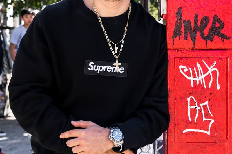 Supreme のブルックリン店オープンに駆けつけたファンたちをストリートスナップ 2010年代のイーストコーストヒップホップを代表するFlatbush Zombiesも様子を伺いにゲリラ来店
