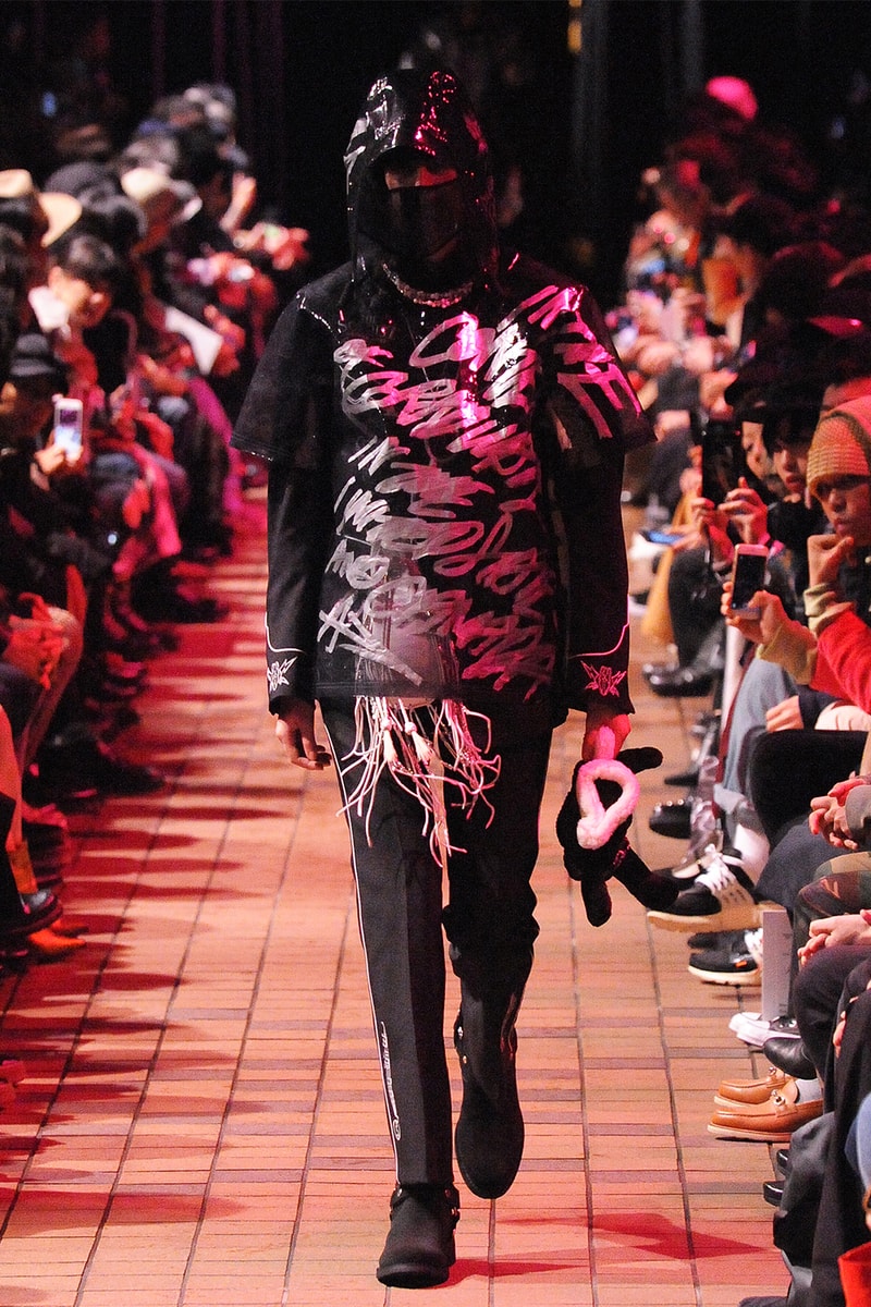 運命の女性から見える真の男性像にフィーチャーした TAKAHIROMIYASHITATheSolosist. 2018年春夏コレクション  デザイナー自身をテーマである“Femme Fatale Fellow”に重ね挑んだモノトーンからなる男性像