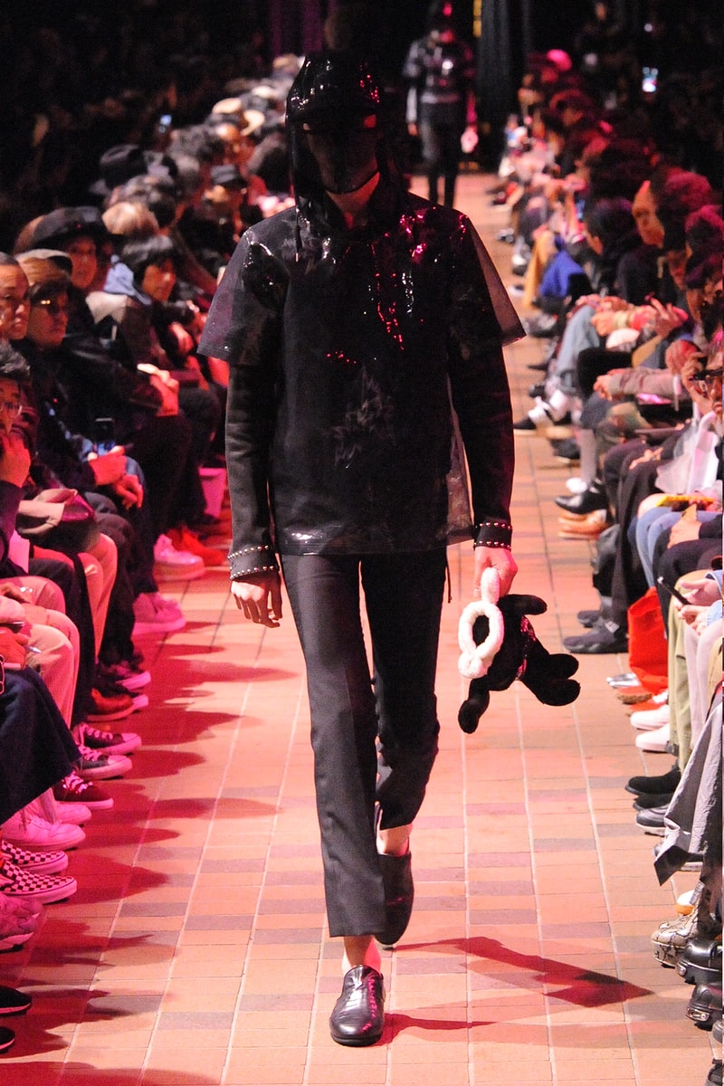 運命の女性から見える真の男性像にフィーチャーした TAKAHIROMIYASHITATheSolosist. 2018年春夏コレクション  デザイナー自身をテーマである“Femme Fatale Fellow”に重ね挑んだモノトーンからなる男性像