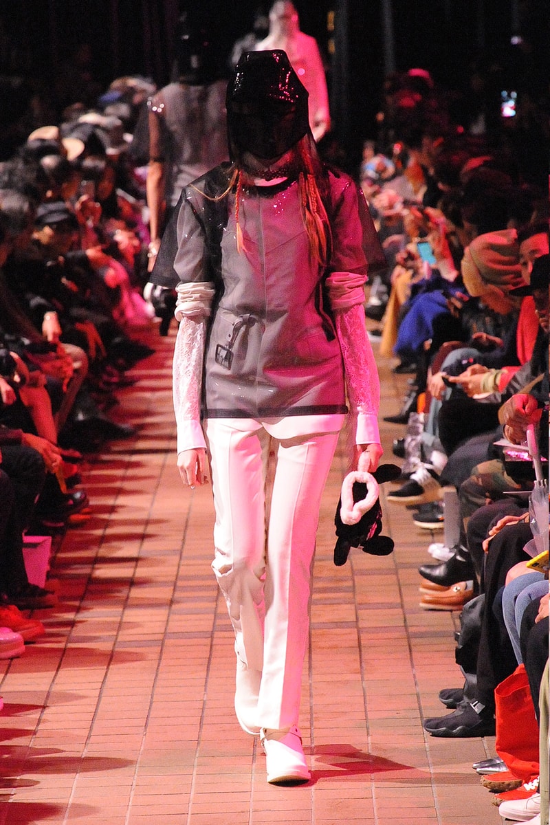 運命の女性から見える真の男性像にフィーチャーした TAKAHIROMIYASHITATheSolosist. 2018年春夏コレクション  デザイナー自身をテーマである“Femme Fatale Fellow”に重ね挑んだモノトーンからなる男性像