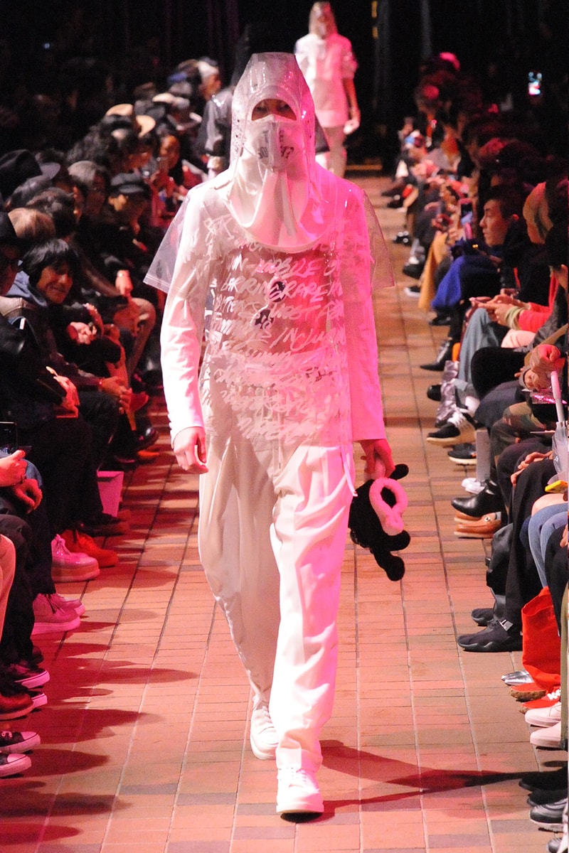 運命の女性から見える真の男性像にフィーチャーした TAKAHIROMIYASHITATheSolosist. 2018年春夏コレクション  デザイナー自身をテーマである“Femme Fatale Fellow”に重ね挑んだモノトーンからなる男性像