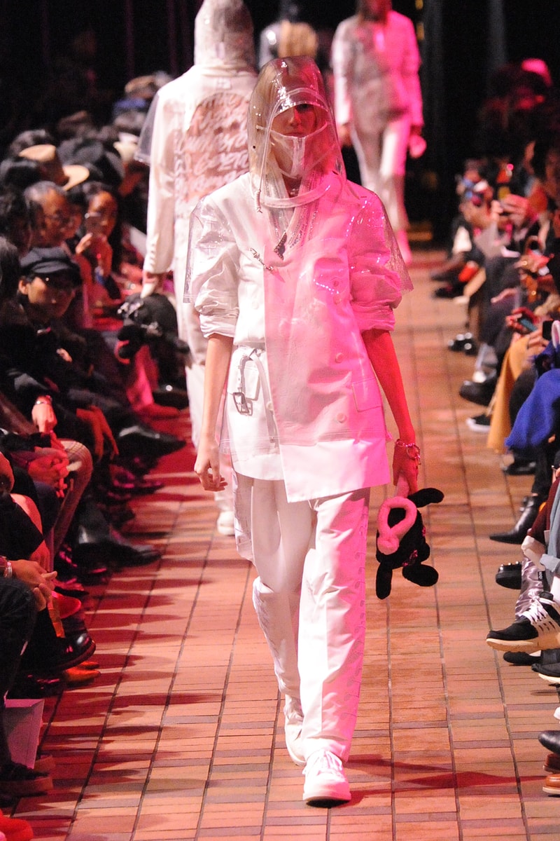 運命の女性から見える真の男性像にフィーチャーした TAKAHIROMIYASHITATheSolosist. 2018年春夏コレクション  デザイナー自身をテーマである“Femme Fatale Fellow”に重ね挑んだモノトーンからなる男性像