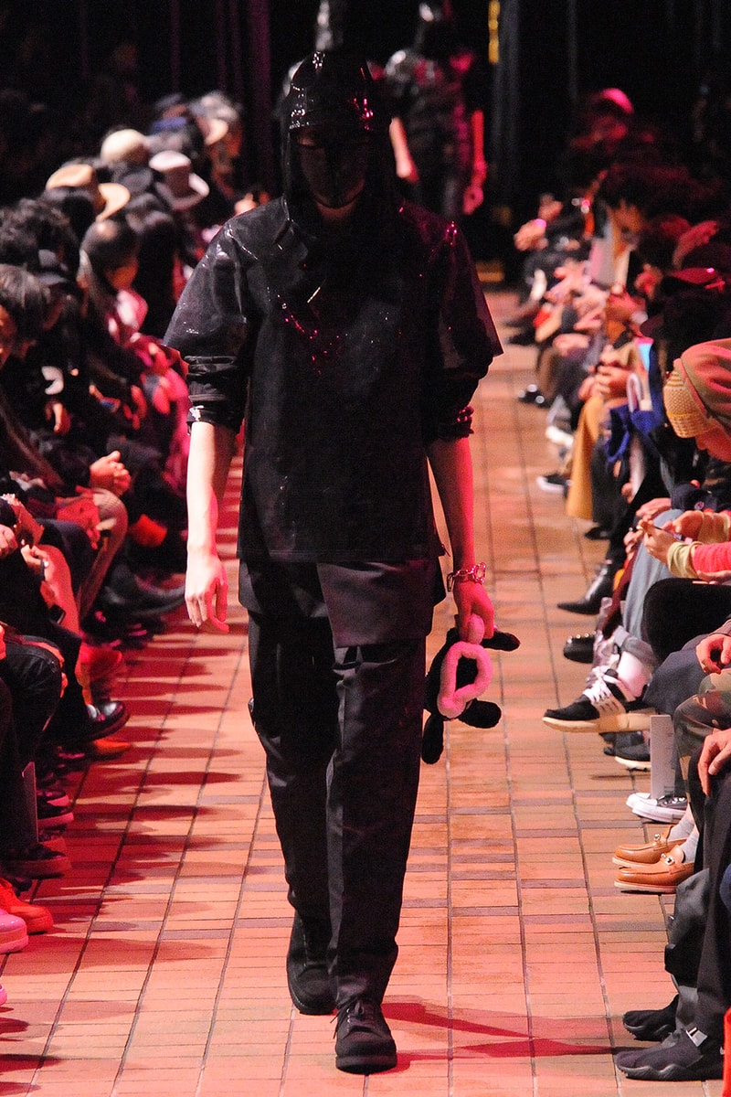 運命の女性から見える真の男性像にフィーチャーした TAKAHIROMIYASHITATheSolosist. 2018年春夏コレクション  デザイナー自身をテーマである“Femme Fatale Fellow”に重ね挑んだモノトーンからなる男性像