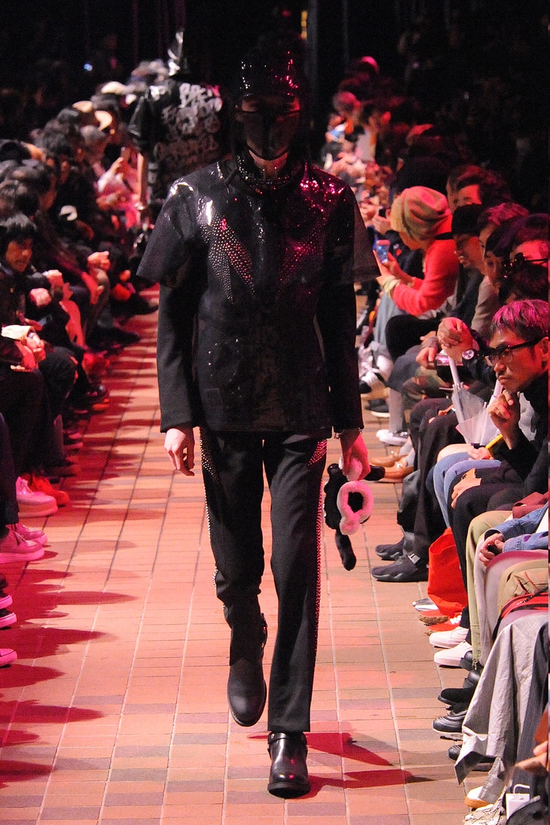 運命の女性から見える真の男性像にフィーチャーした TAKAHIROMIYASHITATheSolosist. 2018年春夏コレクション  デザイナー自身をテーマである“Femme Fatale Fellow”に重ね挑んだモノトーンからなる男性像