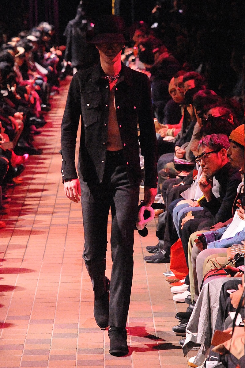 運命の女性から見える真の男性像にフィーチャーした TAKAHIROMIYASHITATheSolosist. 2018年春夏コレクション  デザイナー自身をテーマである“Femme Fatale Fellow”に重ね挑んだモノトーンからなる男性像