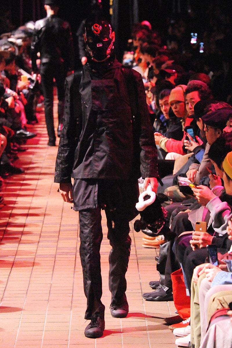 運命の女性から見える真の男性像にフィーチャーした TAKAHIROMIYASHITATheSolosist. 2018年春夏コレクション  デザイナー自身をテーマである“Femme Fatale Fellow”に重ね挑んだモノトーンからなる男性像