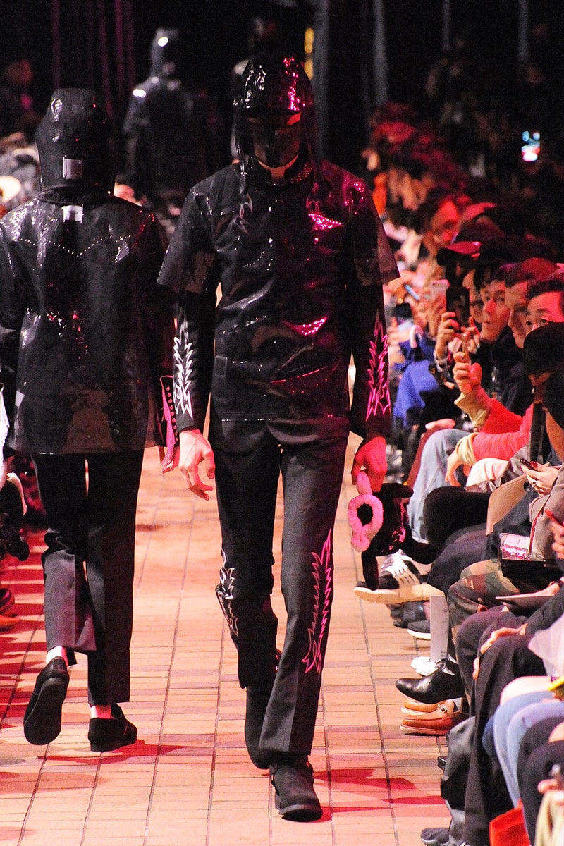 運命の女性から見える真の男性像にフィーチャーした TAKAHIROMIYASHITATheSolosist. 2018年春夏コレクション  デザイナー自身をテーマである“Femme Fatale Fellow”に重ね挑んだモノトーンからなる男性像