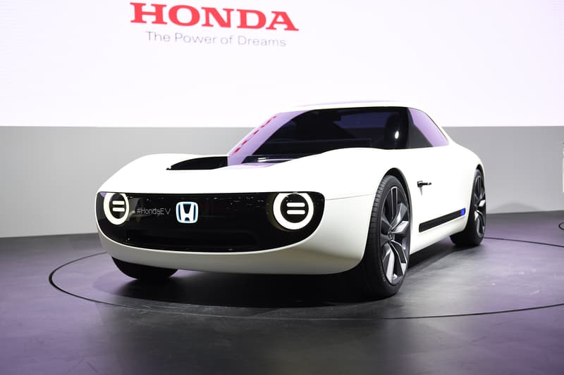 東京モーターショー2017 出展各メーカーの注目車両を一挙ご紹介 終日取材が絶えなかった東京五輪導入予定の「TOYOTA」製新型タクシー&バスを筆頭に自動車産業の未来を感じさせる各社のコンセプトモデルをフォトセット形式でお届け トヨタ Nissan 日産 三菱 MITSUBISHI BMW Benz Volkswagen フォルクスワーゲン Mercedes-Benz メルセデス・ベンツ Honda ホンダ コンセプトカー 東京オリンピック