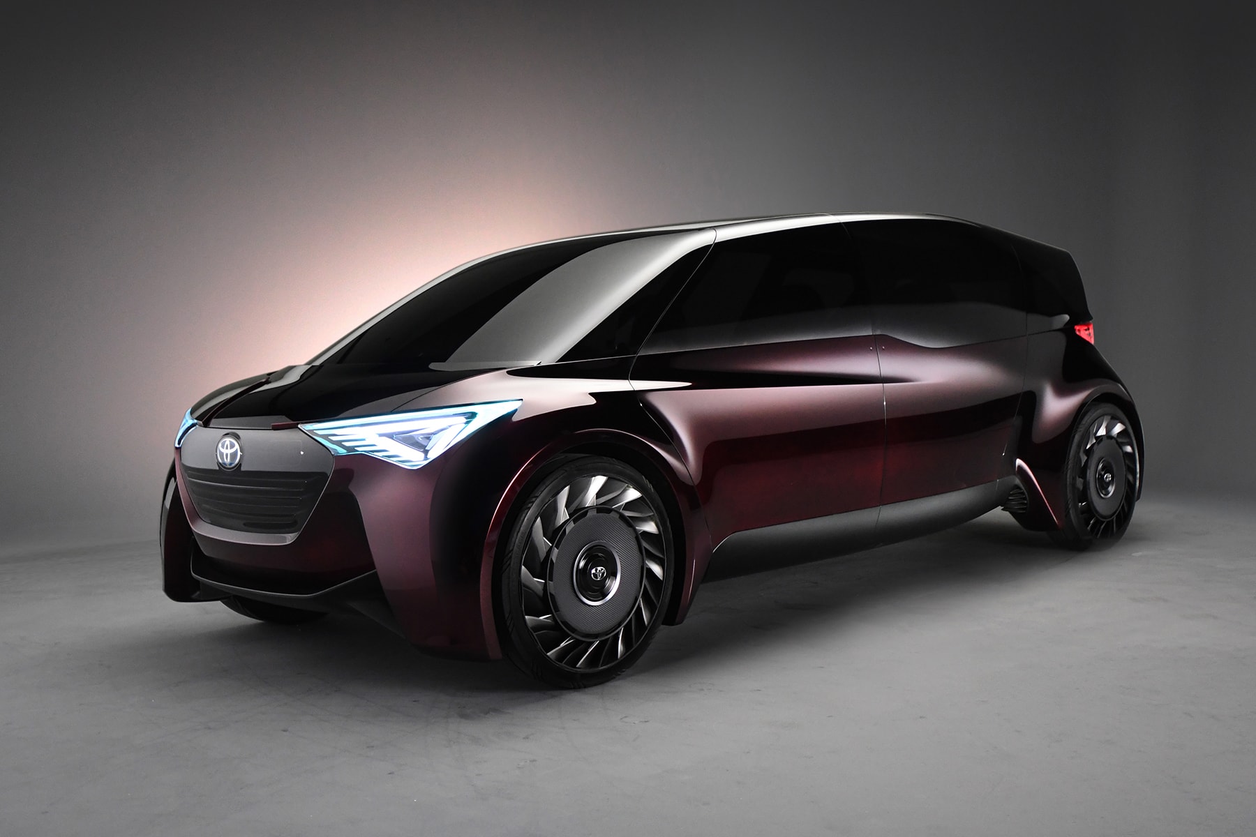 TOYOTA より燃料電池自動車の未来を見据えた最新モデル Fine-Confort Ride が発表 FCV 6人乗り プレミアムサルーン 第45回東京モーターショー2017