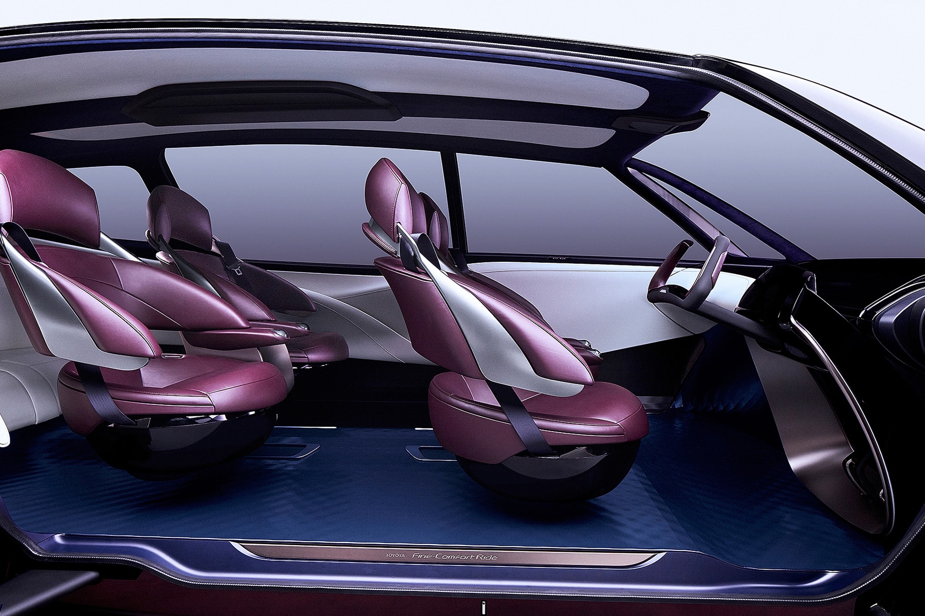 TOYOTA より燃料電池自動車の未来を見据えた最新モデル Fine-Confort Ride が発表 FCV 6人乗り プレミアムサルーン 第45回東京モーターショー2017