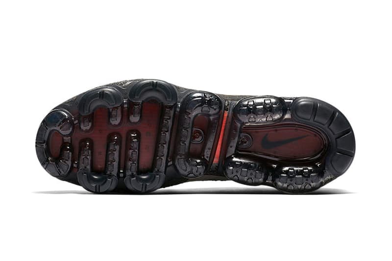 Nike Air VaporMax からブラックに細部のクリムゾンがアクセントを効かせる最新作が登場 ナイキ ヴェイパー マックス クリムゾン 新作 ブラック ダークマッシュルーム