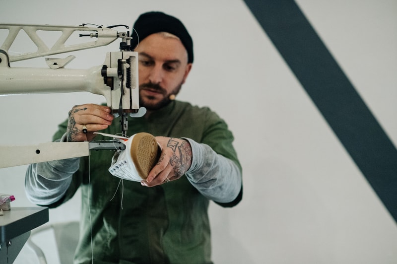 Farfetch がロンドンで The Shoe Surgeon の特別イベントを開催