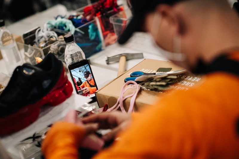 Farfetch がロンドンで The Shoe Surgeon の特別イベントを開催