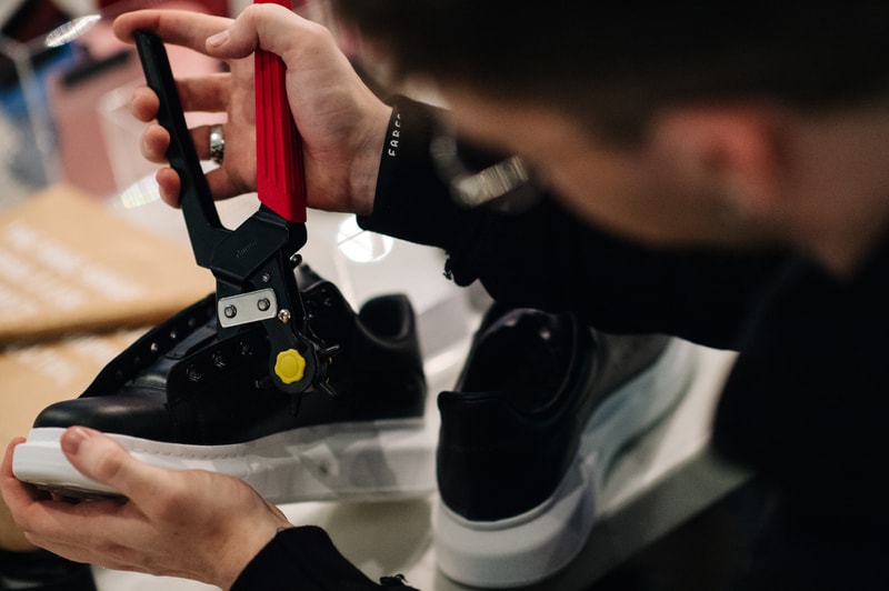 Farfetch がロンドンで The Shoe Surgeon の特別イベントを開催
