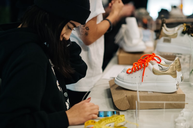 Farfetch がロンドンで The Shoe Surgeon の特別イベントを開催