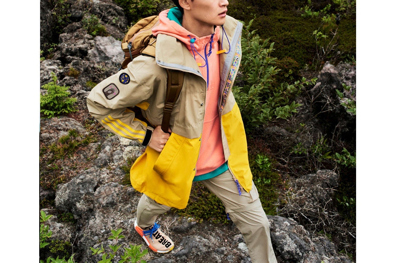 Pharrell Williams x adidas Originals よりLAハイキング文化から着想を得た“Statement Hiking”コレクションが登場 ファレル・ウィリアムスらしいヒネリの効いたカラーパレットに身を包んだアウトドアグッズがラインアップ